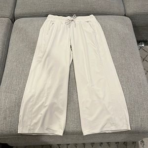 Athleta Avenue wide leg crop pant sz 4